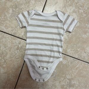 1033. graco bodysuit size 0-3 months 10/$10